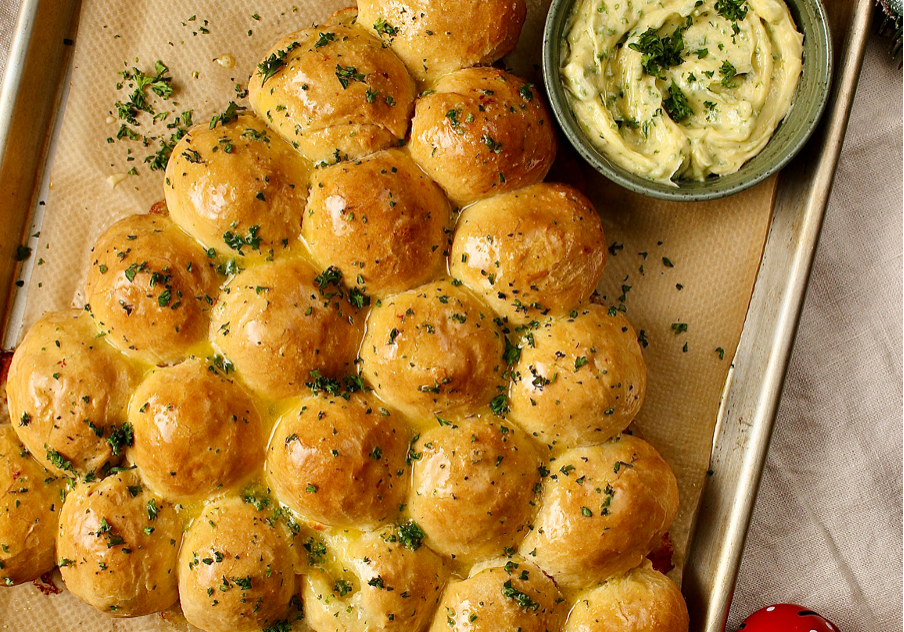 Christmas Tree Tear & Share Cheesy Garlic Bread